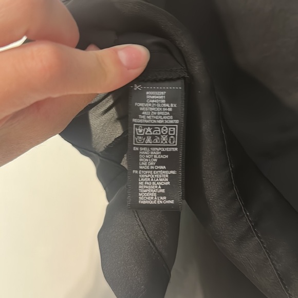 Black Short Sleeve Blouse with Pocket - size small - Picture 4 of 5